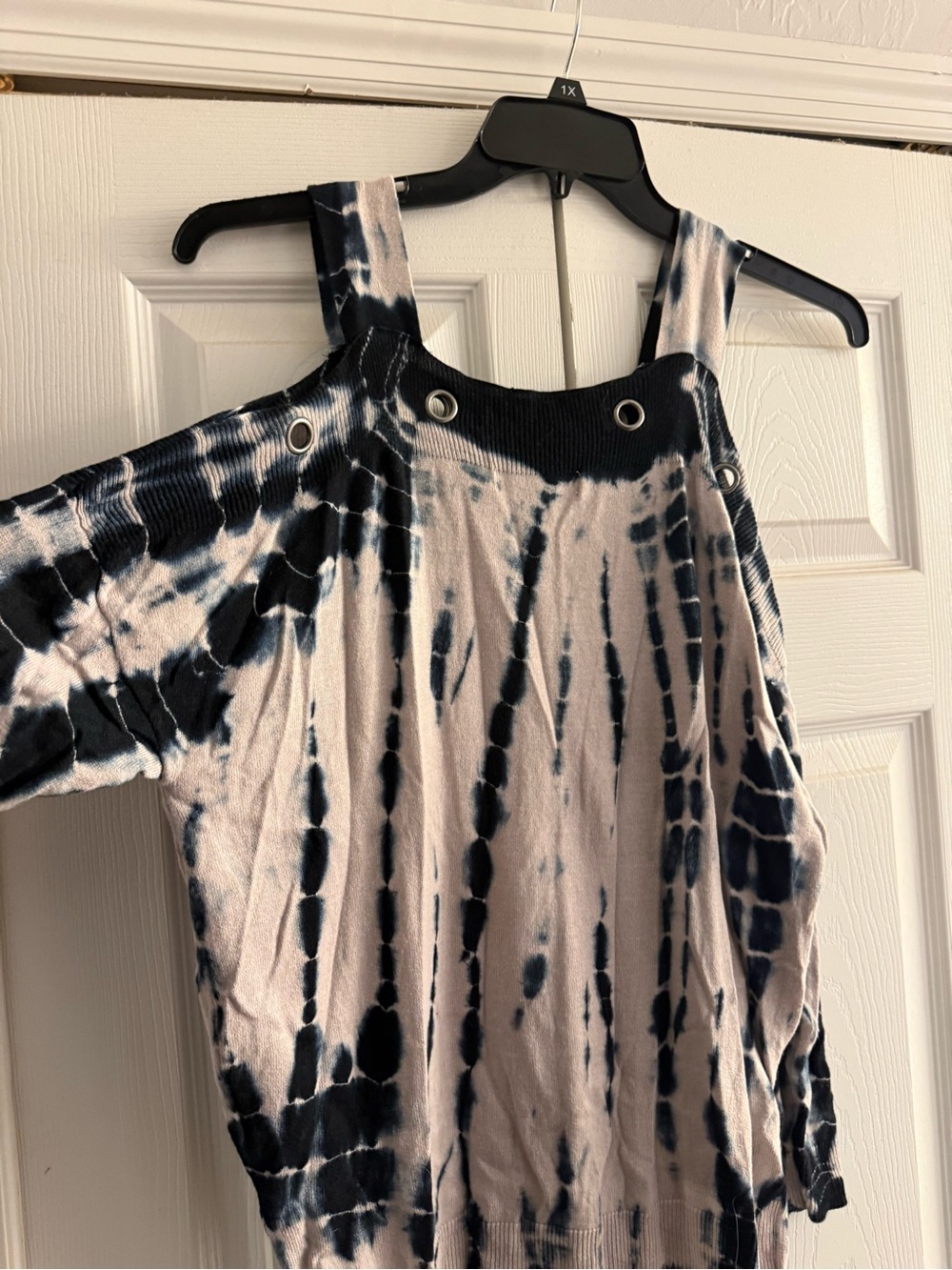 XS Women's Navy & Cream Tie-Dye Off-Shoulder Top